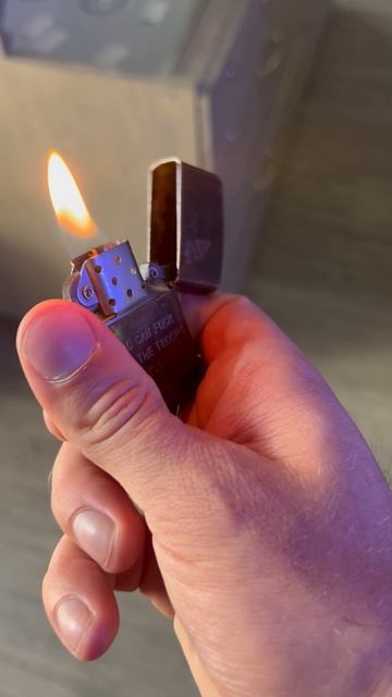 Американская зажигалка Зиппо , найденная во Вьетнаме