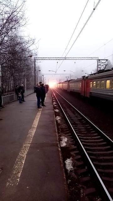 Подмосковье. Прибытие электрички 21 век