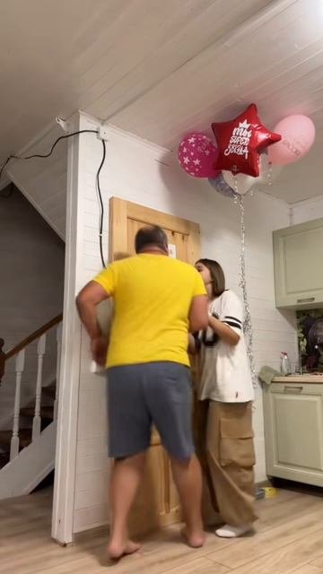 Еле забрал свою же дверь.