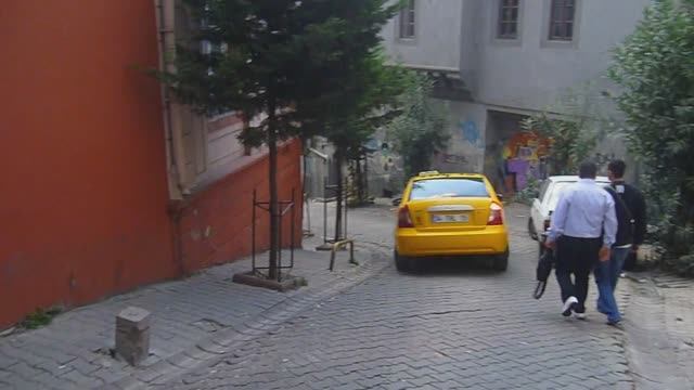 Улица возле Галатской башни в Стамбуле.