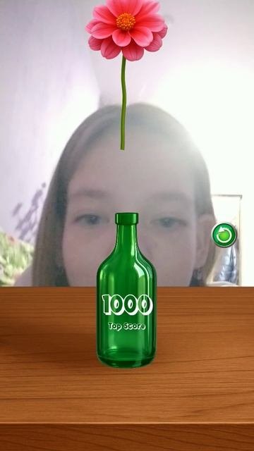 Суём цветок в бутылку