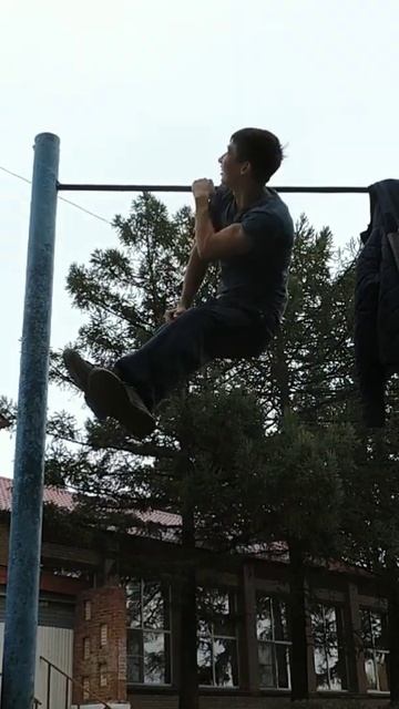 Explosive One Arm Pull Ups