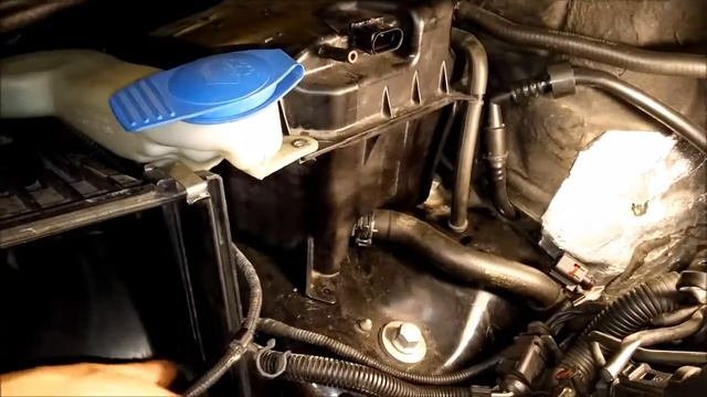 #019 снятие расширительного  бачка системы охлаждения Audi Q7