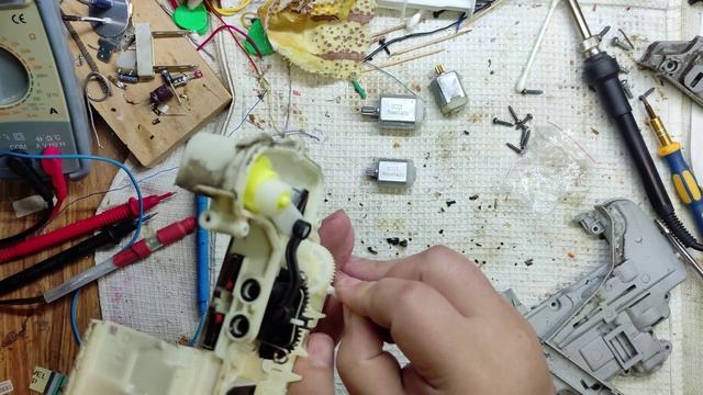 Ремонт дверного замка автомобиля. Замена моторчика дверного замка