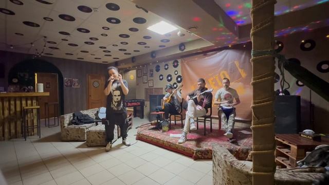 Мне Нужно Выше - Ты Должен Всё Понять (бар Лето акустика)