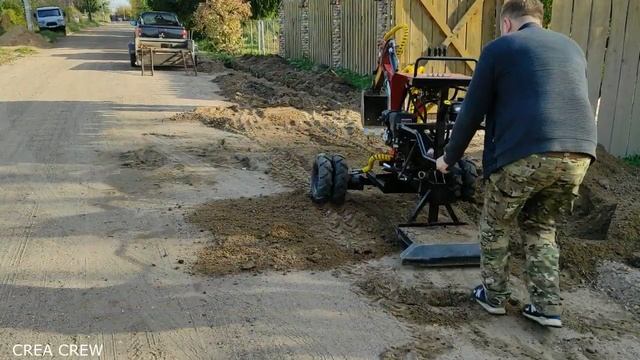 Мини экскаватор А23-М, копаем водоотводные траншеи на Дачах