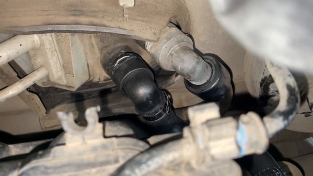 Замена патрубка печки отопителя на Opel Corsa D.