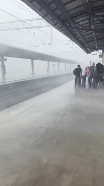 🌧️Циклон «Барбара» накроет Москву уже в ближайшие часы🌧️