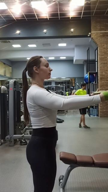 Отведение плеча с эспандером