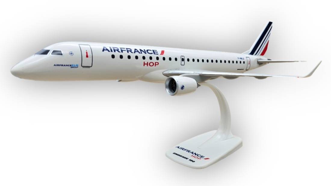 Модель самолета Embraer E190 Air France HOP 1:100