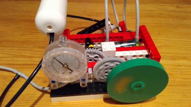 Наш пневмо-двигатель из Lego