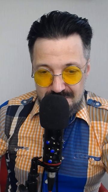 Милонова поймали с айфоном, что он ответил?
