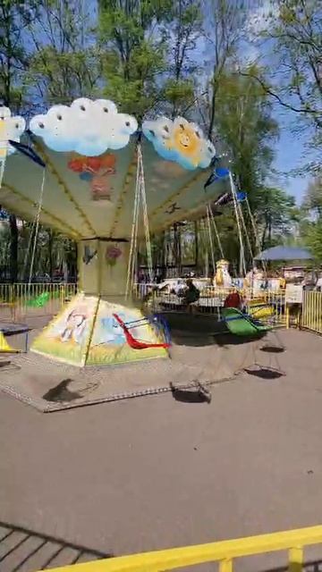 Череповец. Куда пойти отдохнуть с детьми. Конечно на аттракционы. Весёлая карусель.
