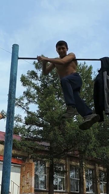 One arm muscle up supine grip