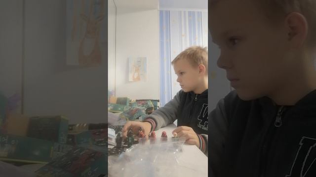 распараспаковка фигурок Игра в кальмара