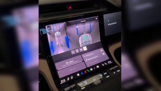 Процесс зарядки на Беспроводной станции Porsche Cayenne Electric 2026 PORSCHE-UPGRADE.RU