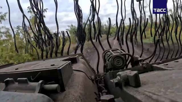 Танк Т-80БВМ уничтожил опорный пункт ВСУ на красноармейском направлении