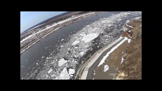 ледоход на Томи глазами парапланериста