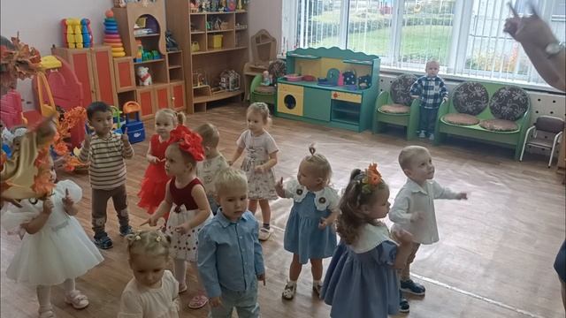 "Осенние гости'" утренник в группе раннего возраста