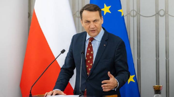 Сикорский: Польша не будет сбивать ракеты над Украиной без согласования с НАТО