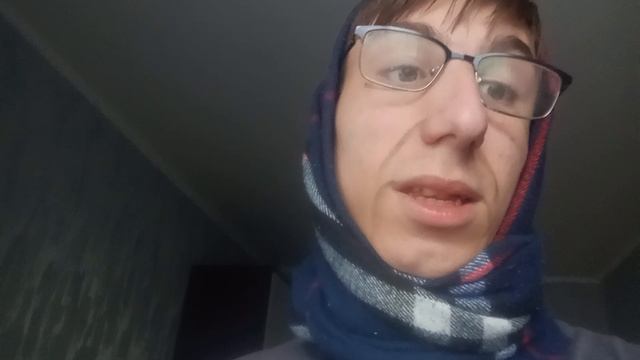 Баб Енесеева 78 лет. Нарезала хлеб для сушки. И расказваю вою историю