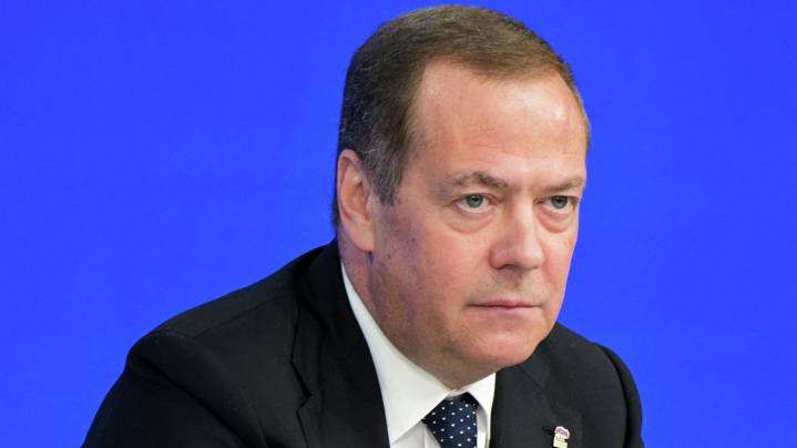 Медведев посоветовал недругам не портить отношения с КНДР