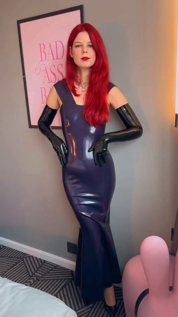 Латексное платье