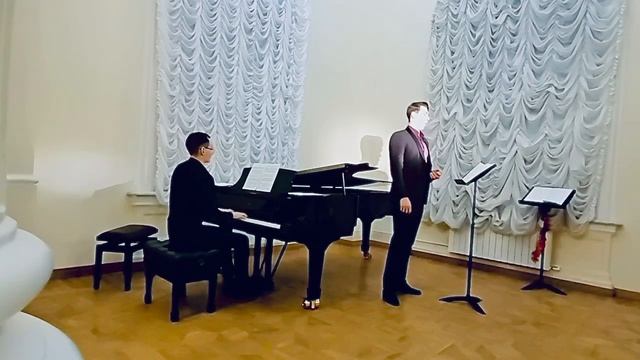 «Три желания розы» композитор: Хуан Цзы слова: Лонг Юшэн Исп.: Александр Дуболазов
