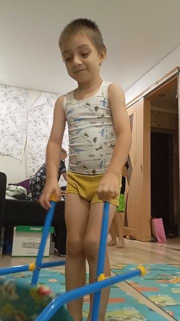 брат играется 
🤭🤭