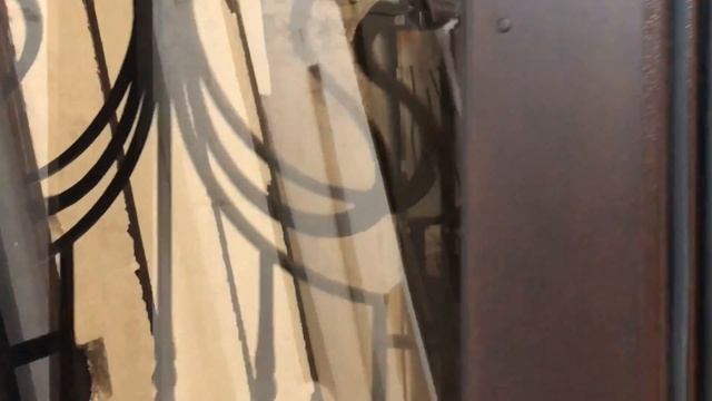 Парадная дверь в коттедж с терморазрывом.