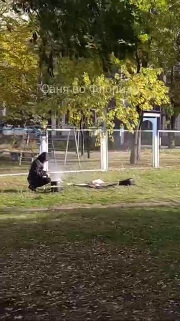 В Киеве человек готовит еду на улице на костре. Точно так, как до коммунистов было...
Декоммунизация