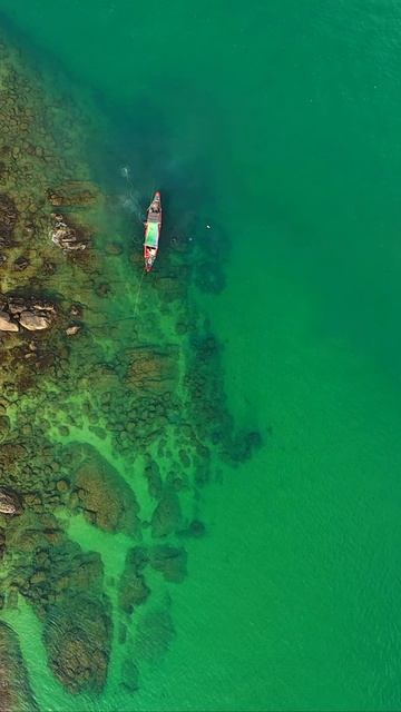 🌊 Скалистое побережье Вьетнама и рыбацкие лодки у залива Ланг Ко | DJI Avata FPV 🇻🇳Ощутите дику