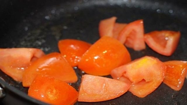 Курица тушеная в томате