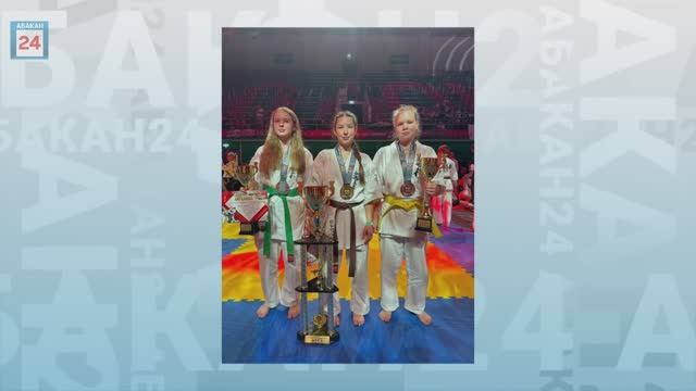 Золото и 2 бронзы взяли абаканские спортсменки на Международных соревнованиях по киокусинкай каратэ