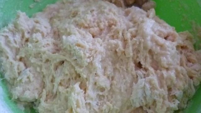 Рулет из дрожжевого теста с вареньем