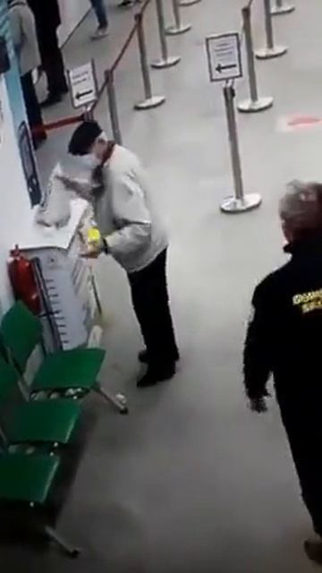 Просто_решил,_что_огнетушитель_это_большой_санитайзер