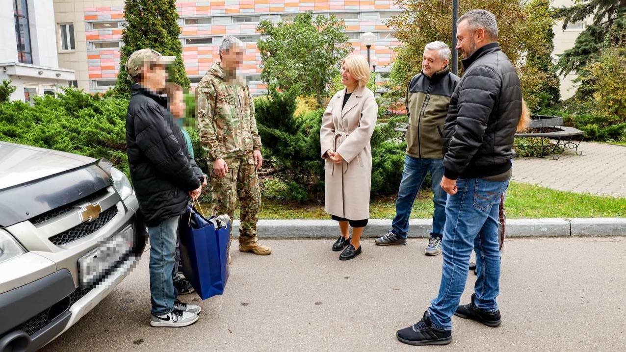 «Нива» для героя: мытищинцы передали внедорожник бойцу СВО