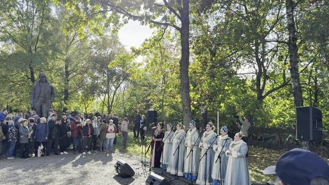 С. А. Есенин. «Месяц рогом облако бодает...»