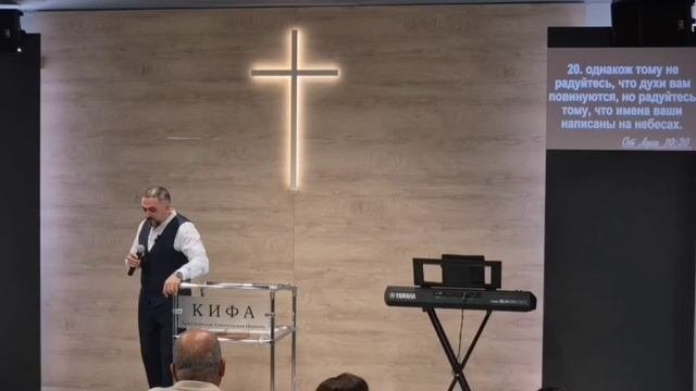 Вы, напоминающие о Господе, не умолкайте