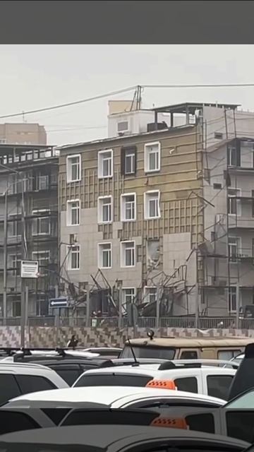 ‼️Строительные леса обрушились у метро «Каширская» в Москве‼️