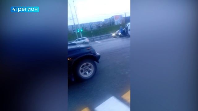 С МЕДИКАМИ, ПОПАВШИМИ В АВАРИЮ НА СКОРОЙ В СТОЛИЦЕ КАМЧАТКИ, ВСЁ ХОРОШО • НОВОСТИ КАМЧАТКИ