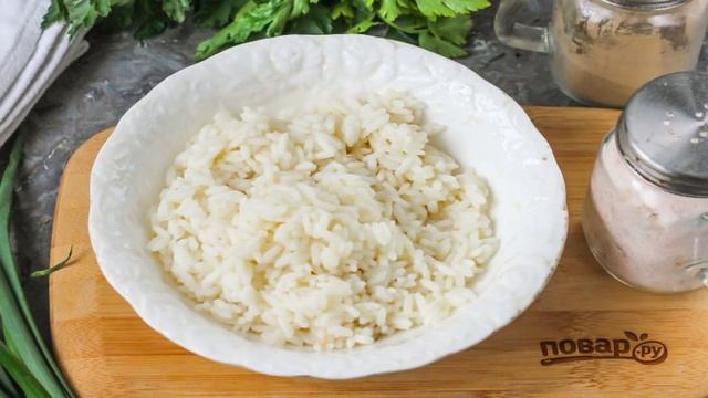 Салат с рисом и красной рыбой