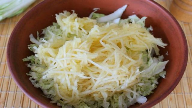 Салат с пекинской капустой и яблоком