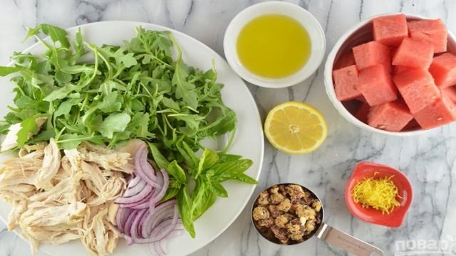 Салат с рукколой и курицей