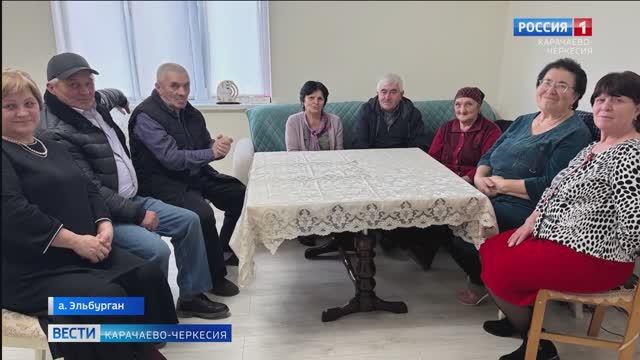 Ветеран труда Тамара Шереметова из аула Эльбурган принимает поздравления с днем рождения