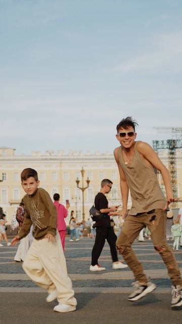 Ну, наконец, соседи уснули, можно и потанцевать…