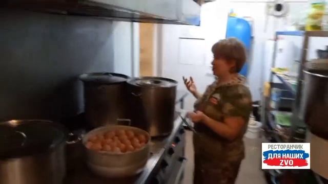 Вечерний привет от наших тружеников тыла🫡  Ресторанчик 1️⃣активно готовится к завтрашнему дню.