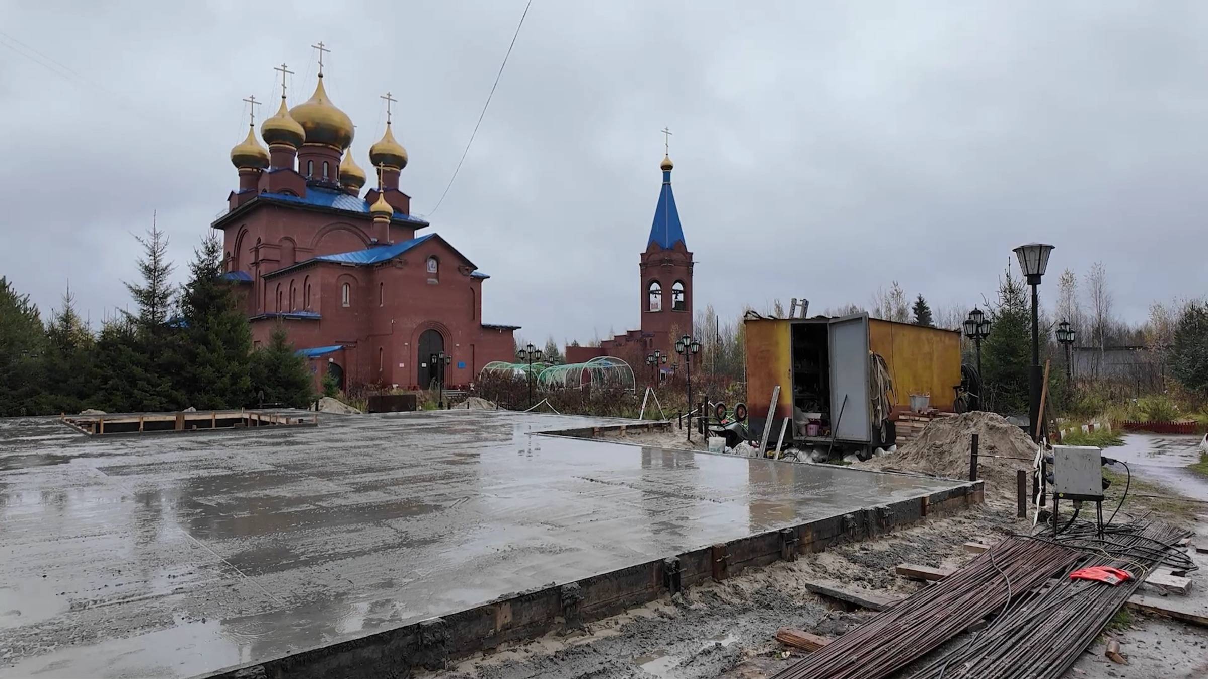 В Пыть-Яхе на территории храма строят крытую купель