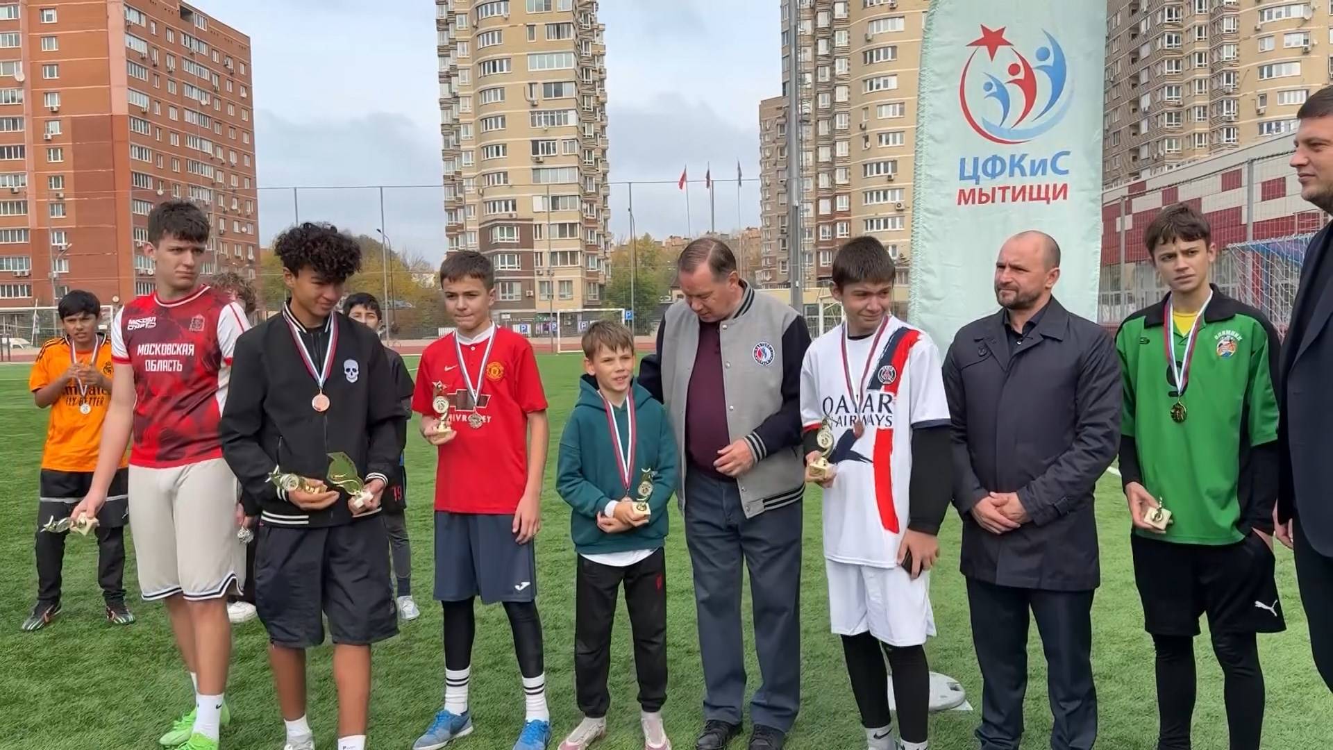 (12+) На стадионе им. Аленичева состоялся последний турнир насыщенного футбольного сезона