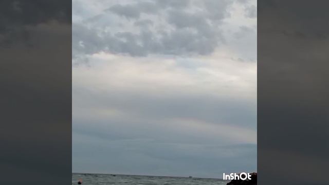 Вчера только солнце сияло,
Сегодня море другим стало!